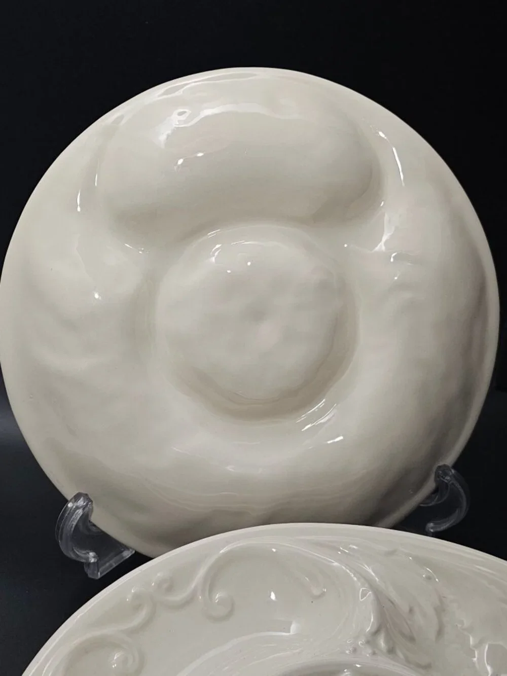 4 White Majolica Artichoke Plates country charm embossed ceramic vtg serving